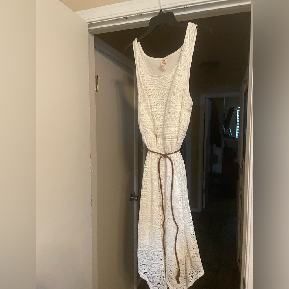 White floral mesh detailed midi dress!